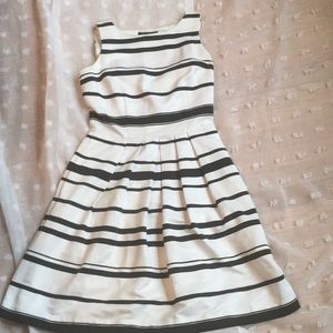WHBM Black and White Dress Size 4